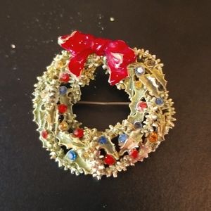 Art Gold Tone Rhinestoned Christmas Wreath Brooch